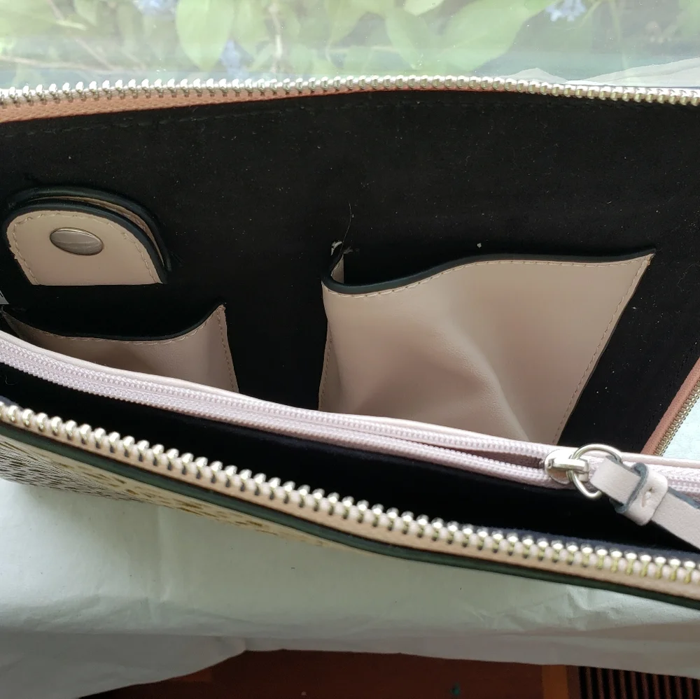 Ivanka Trump leather tablet zip case/ Tech sleeve - Picture 3 of 6